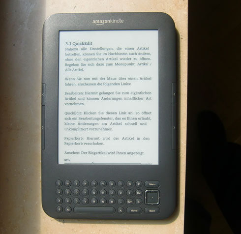 Amazon Kindle in der Sonne