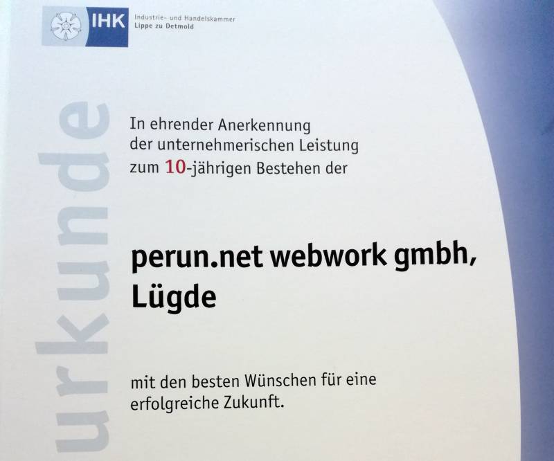 Die IHK-Ehrenurkunde für perun.net webwork gmbh zum 10. Jubiläum