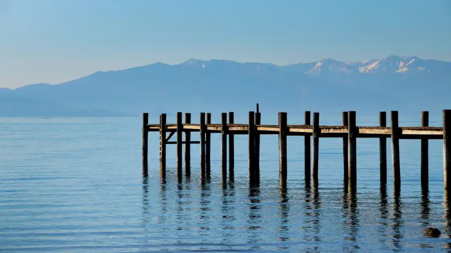 Symbolbild: Steg auf dem See