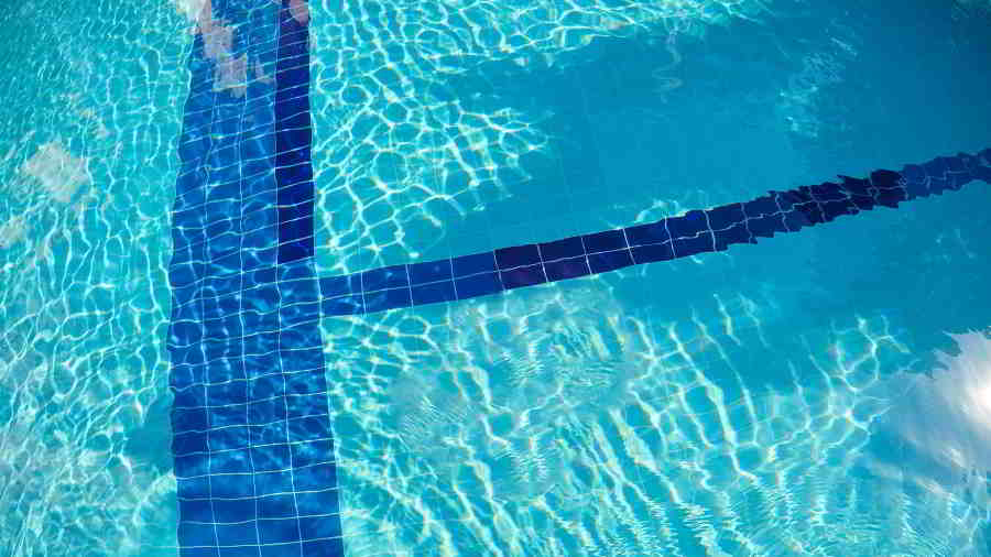 Symbolbild: Juli-Schwimmbad